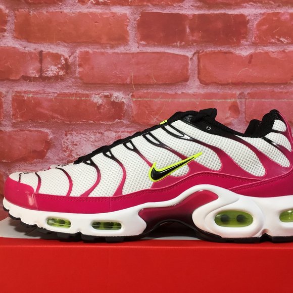 pink and black nike air max plus